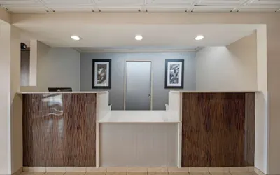 Photo 4 - Best Western Edinburgh/Columbus