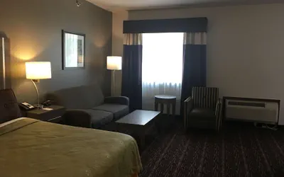 Photo 5 - SureStay Plus Hotel by Best Western Edmond