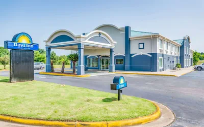 Photo 2 - Days Inn by Wyndham Coliseum Montgomery AL