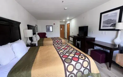 Photo 5 - Royal Inn