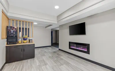 Photo 4 - Days Inn & Suites by Wyndham Union City