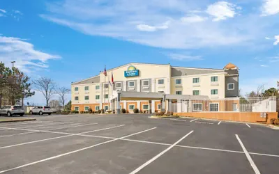 Photo 2 - Days Inn & Suites by Wyndham Union City