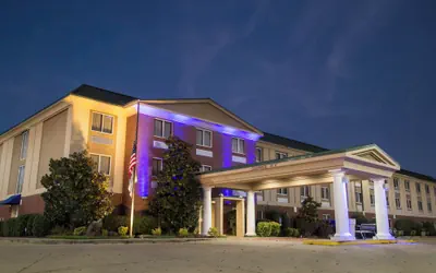 Photo 2 - Holiday Inn Express Hotel & Suites Oxford by IHG