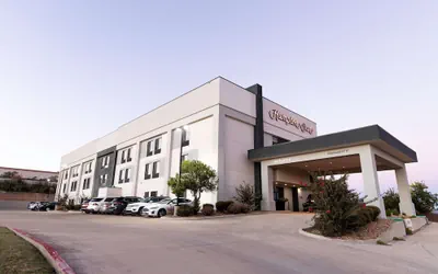 Photo 2 - Hampton Inn Kerrville