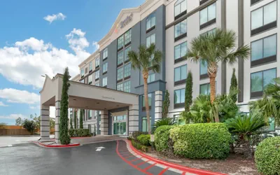 Photo 2 - Comfort Inn & Suites New Orleans Airport North