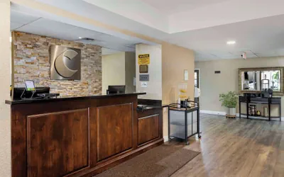 Photo 3 - Comfort Suites Tulare Sequoia Gateway