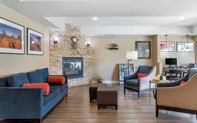 Photo 4 - Comfort Suites Tulare Sequoia Gateway