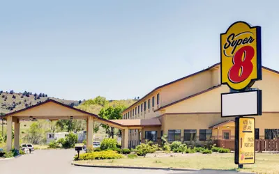 Photo 2 - Super 8 by Wyndham Klamath Falls