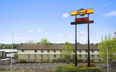 Super 8 by Wyndham Portland Airport