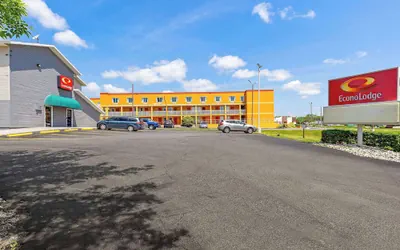Photo 2 - Econo Lodge Akron Copley Northwest