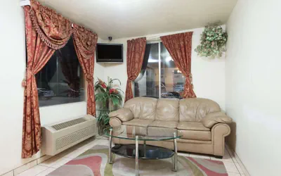 Photo 3 - Super 8 by Wyndham Bernalillo