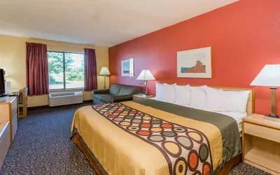 Photo 4 - Super 8 by Wyndham Appleton