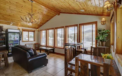Photo 3 - Super 8 by Wyndham Gardiner/Yellowstone Park Area