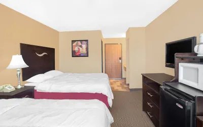 Photo 3 - Super 8 by Wyndham Sheboygan WI