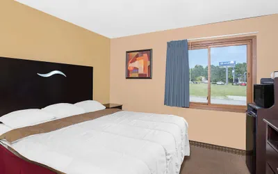 Photo 5 - Super 8 by Wyndham Sheboygan WI