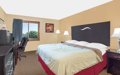 Photo 4 - Super 8 by Wyndham Sheboygan WI