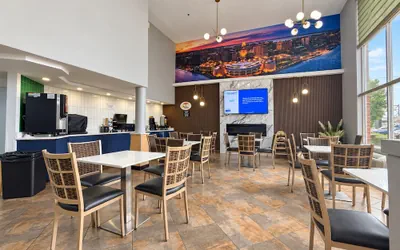 Photo 2 - Super 8 by Wyndham Madison South