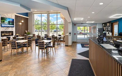 Photo 3 - Super 8 by Wyndham Madison South