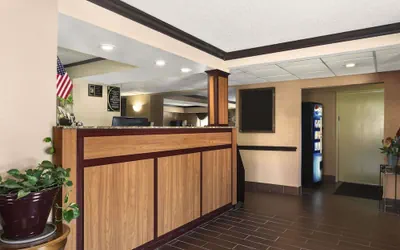 Photo 3 - Super 8 by Wyndham Taylor/Detroit Area