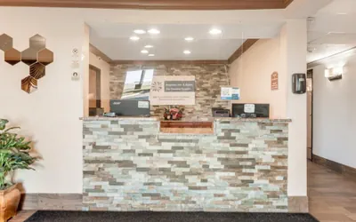 Photo 4 - American Inn Suites Detroit Metro Airport