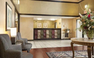 Photo 3 - Super 8 by Wyndham Milwaukee Airport