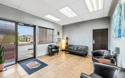 Photo 4 - Super 8 by Wyndham Independence Kansas City