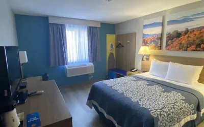 Photo 4 - Days Inn by Wyndham Brunswick Bath Area