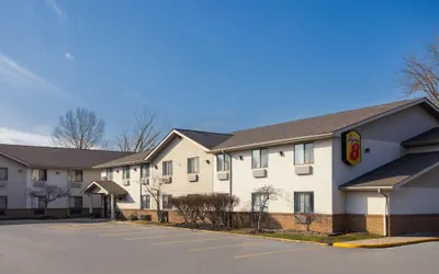 Super 8 by Wyndham Mentor/Cleveland Area