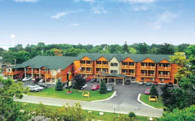Photo 2 - Super 8 by Wyndham Bridgeview of Mackinaw City