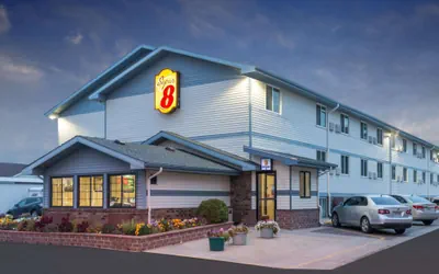 Photo 2 - Super 8 by Wyndham Pierre SD