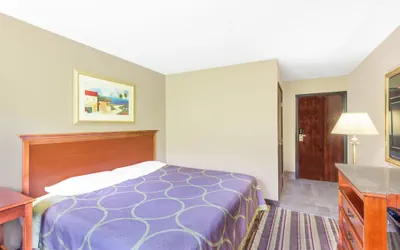 Photo 4 - Super 8 by Wyndham Tilton/Lake Winnipesaukee