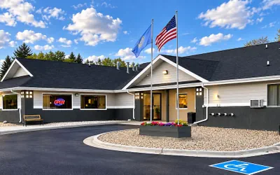 Photo 2 - Super 8 by Wyndham Hot Springs