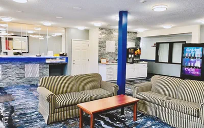 Photo 3 - Coratel Inn & Suites By Jasper Northfield