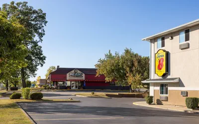 Photo 2 - Super 8 by Wyndham Latham/Albany Airport
