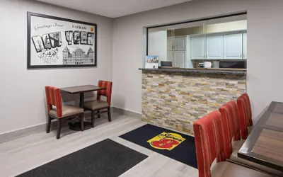 Photo 3 - Super 8 by Wyndham Latham/Albany Airport