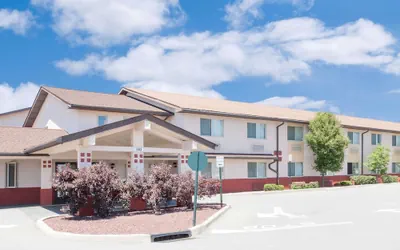 Photo 2 - Super 8 by Wyndham Middletown
