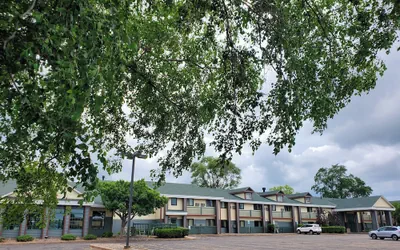River Hill Inn & Suites
