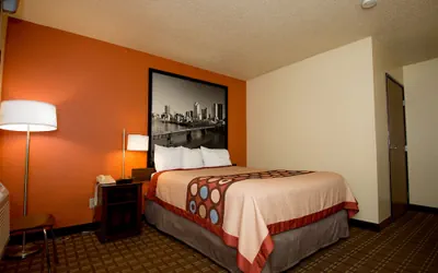 Photo 4 - Super 8 by Wyndham Altoona