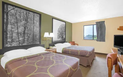 Photo 4 - Super 8 by Wyndham Roanoke VA