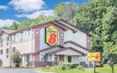 Photo 2 - Super 8 by Wyndham Roanoke VA