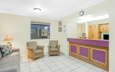 Photo 3 - Super 8 by Wyndham Roanoke VA