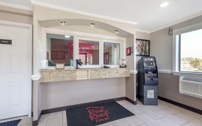 Photo 5 - Red Roof Inn Suffolk