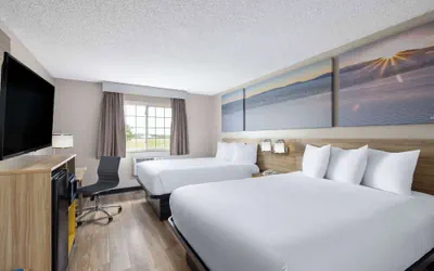 Photo 2 - Days Inn by Wyndham Miami