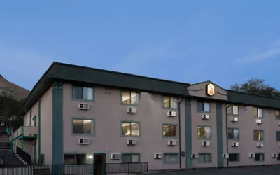 Photo 2 - Super 8 by Wyndham Green River