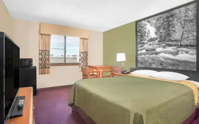 Photo 4 - Super 8 by Wyndham Riverton