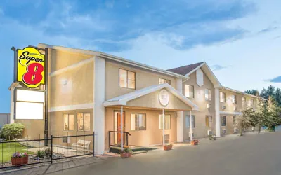 Photo 2 - Super 8 by Wyndham Riverton