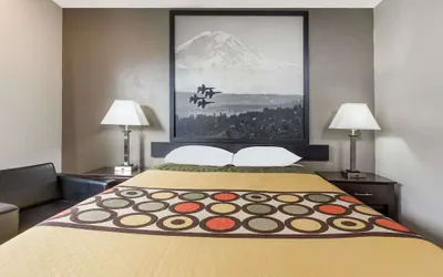 Photo 3 - Super 8 by Wyndham Bremerton