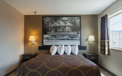 Photo 5 - Super 8 by Wyndham Grants