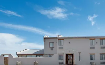 Photo 2 - Super 8 by Wyndham Taos