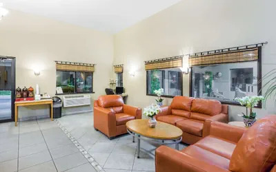 Photo 2 - Super 8 by Wyndham Grants Pass